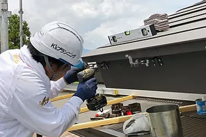 落雪により破損した軒樋交換工事_edited